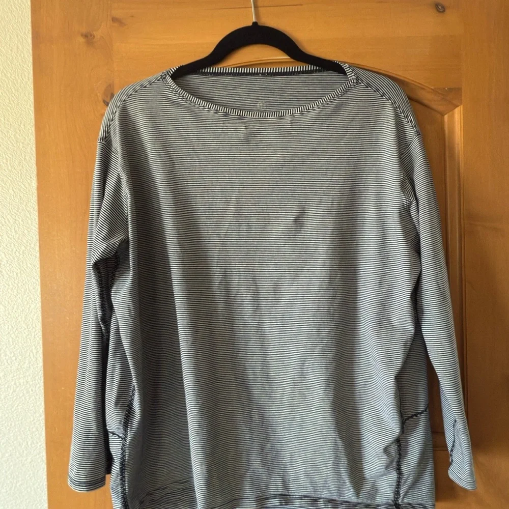 lululemon athletica Gray Ribbed Long Sleeve Tee - Picture 5 of 6